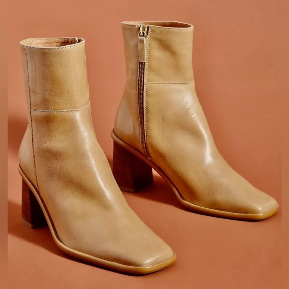 Alohas West Boot in Beige